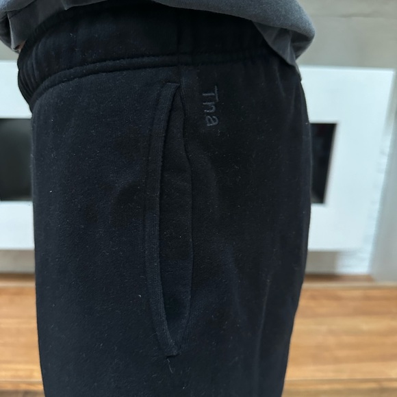 Aritzia black jogger mega fleece sweatpants - Picture 3 of 5